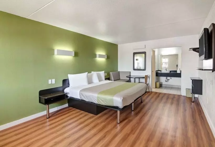Motel 6dallas, Tx  Forest Lane