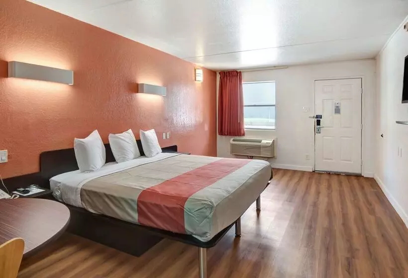 Motel 6dallas, Tx  Forest Lane