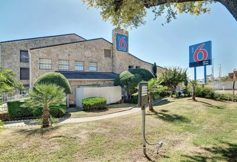 Motel 6dallas, Tx  Forest Lane