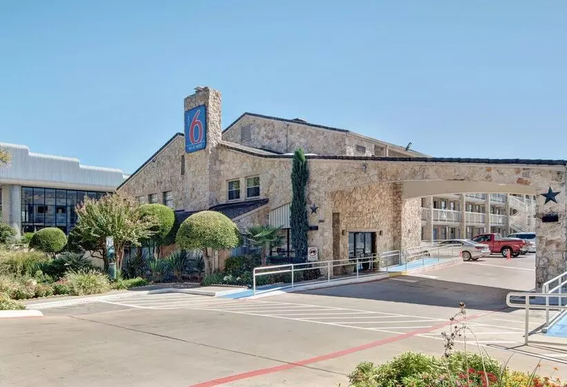 Motel 6dallas, Tx  Forest Lane