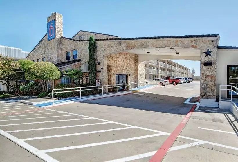 Motel 6dallas, Tx  Forest Lane