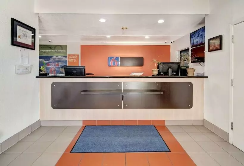 Motel 6dallas, Tx  Forest Lane