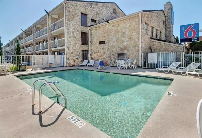 Motel 6dallas, Tx  Forest Lane