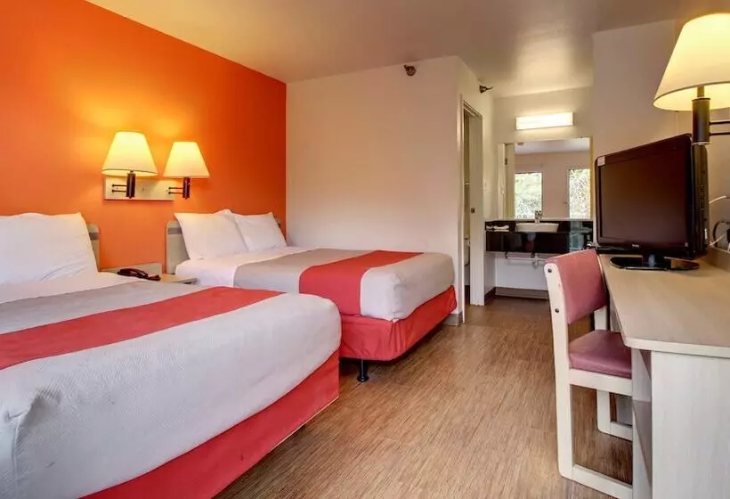 Motel 6 des Moines, Ia  North