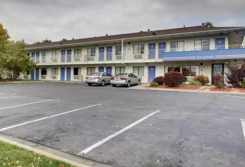 Motel 6 des Moines, Ia  North