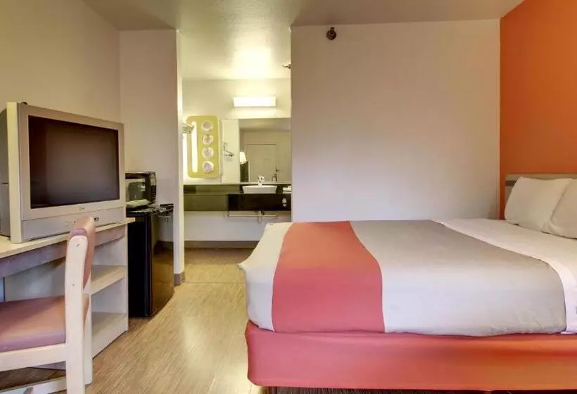 Motel 6 des Moines, Ia  North