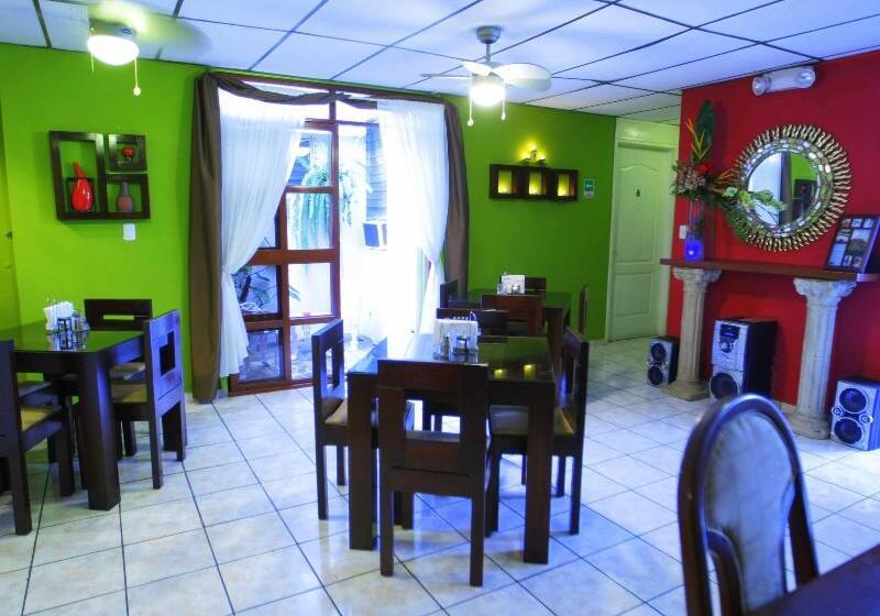 Пансион Tazumal House