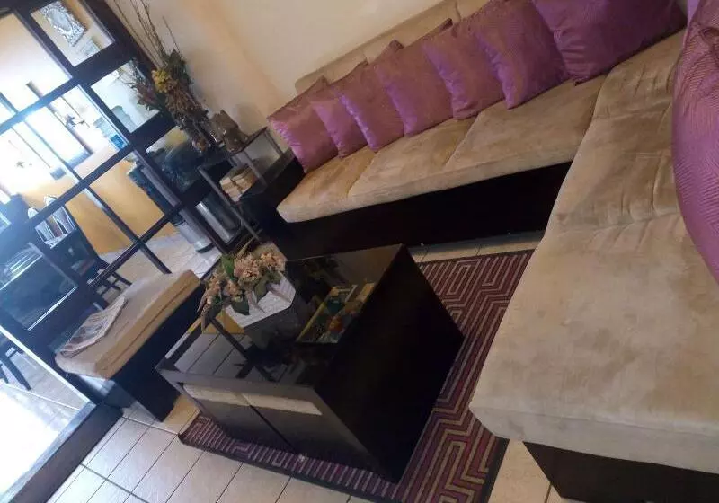 膳宿费 Tazumal House