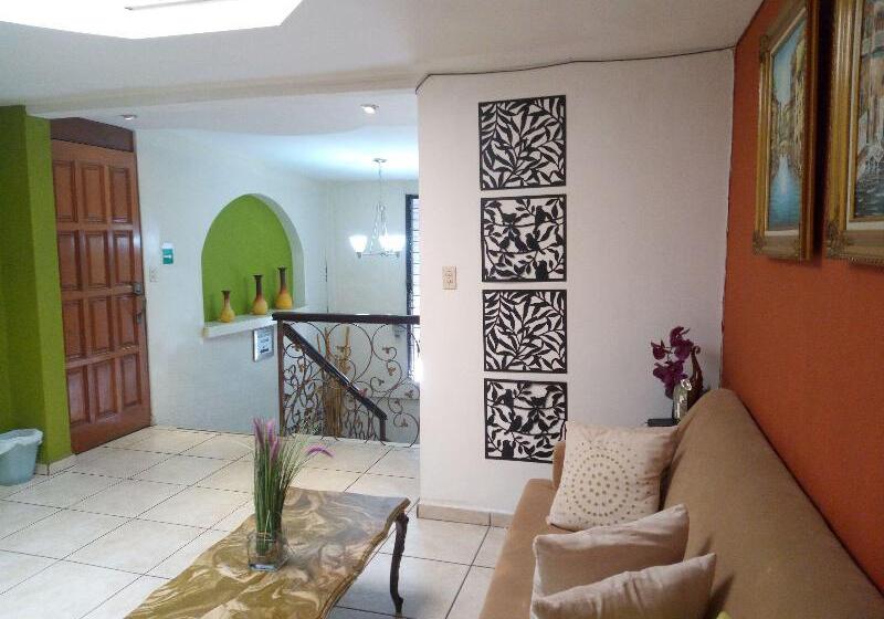 Пансион Tazumal House