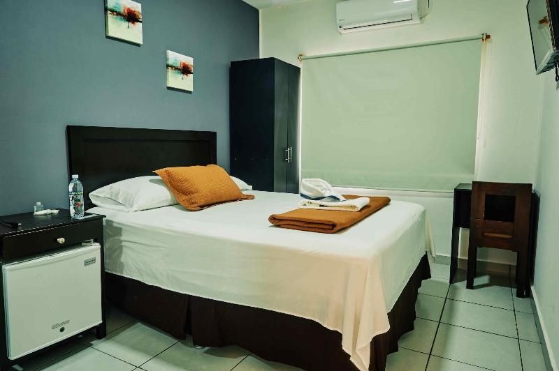 Пансион Tazumal House