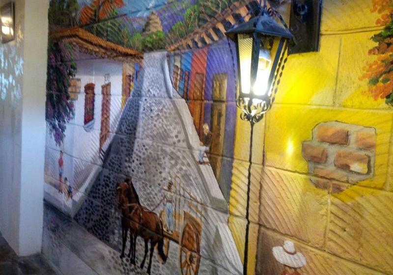 Пансион Tazumal House