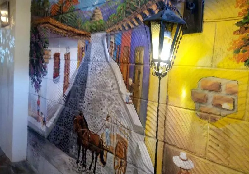 膳宿费 Tazumal House