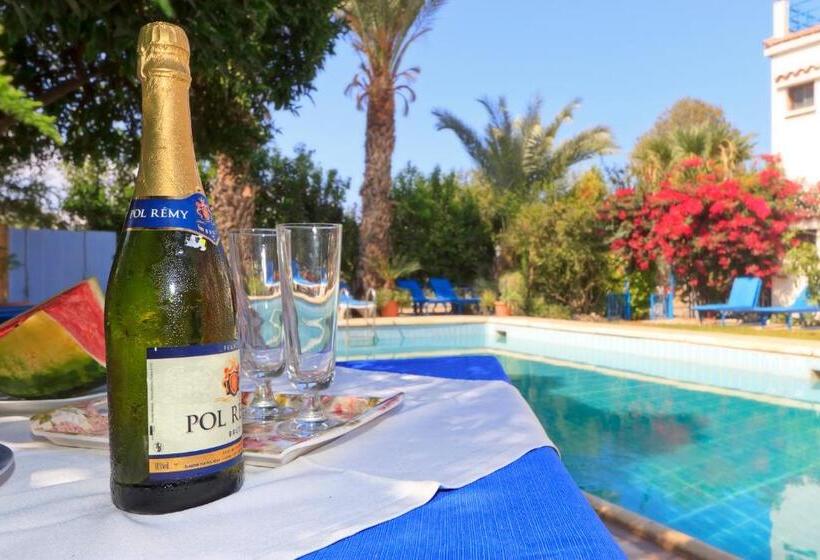 Follow The Sun Hotel Apartments