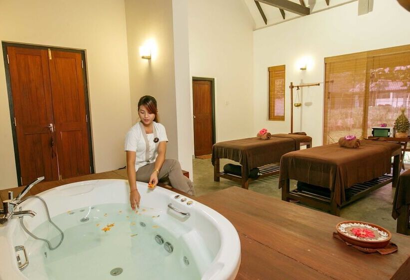 בית מלון כפרי Citrus Waskaduwa