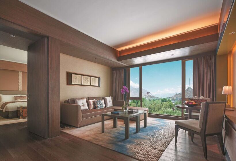 בית מלון כפרי Shangrila Lhasa