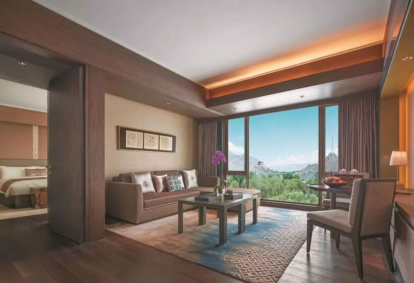 בית מלון כפרי Shangrila Lhasa