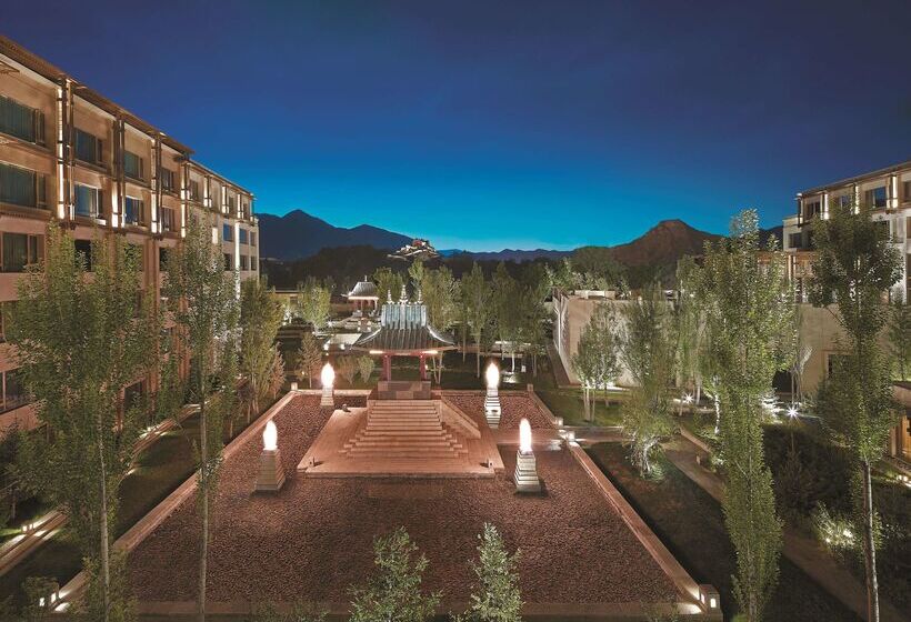 בית מלון כפרי Shangrila Lhasa