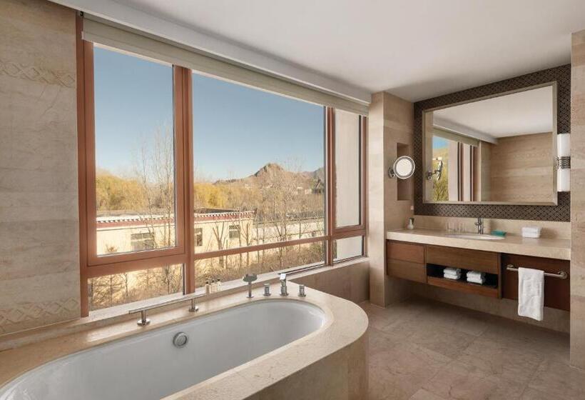 בית מלון כפרי Shangrila Lhasa