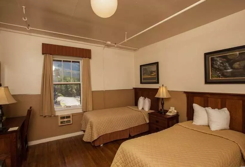 Many Glacier Hotel   Inside The Park