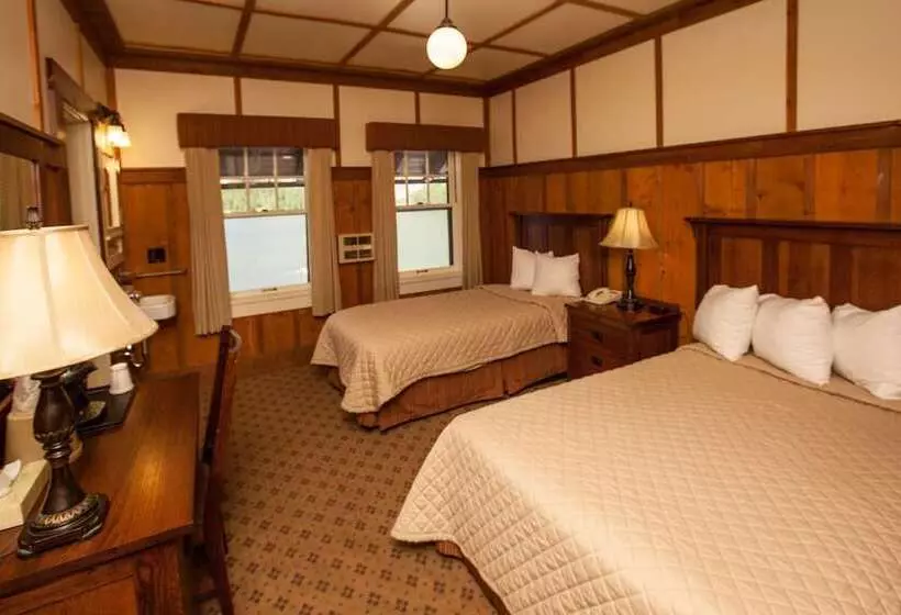 Many Glacier Hotel   Inside The Park