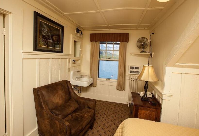 Many Glacier Hotel   Inside The Park