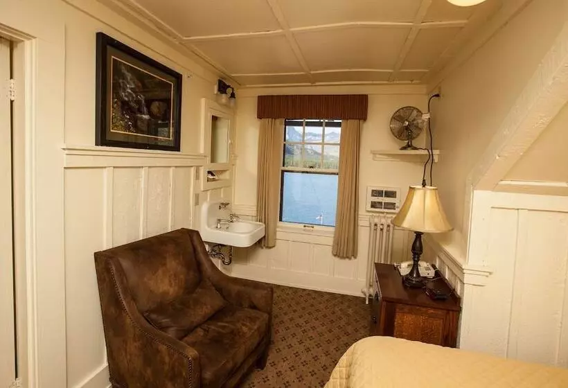 Many Glacier Hotel   Inside The Park