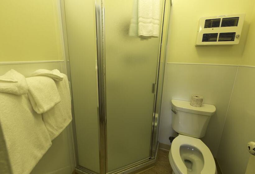 Many Glacier Hotel   Inside The Park