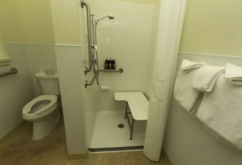 Many Glacier Hotel   Inside The Park