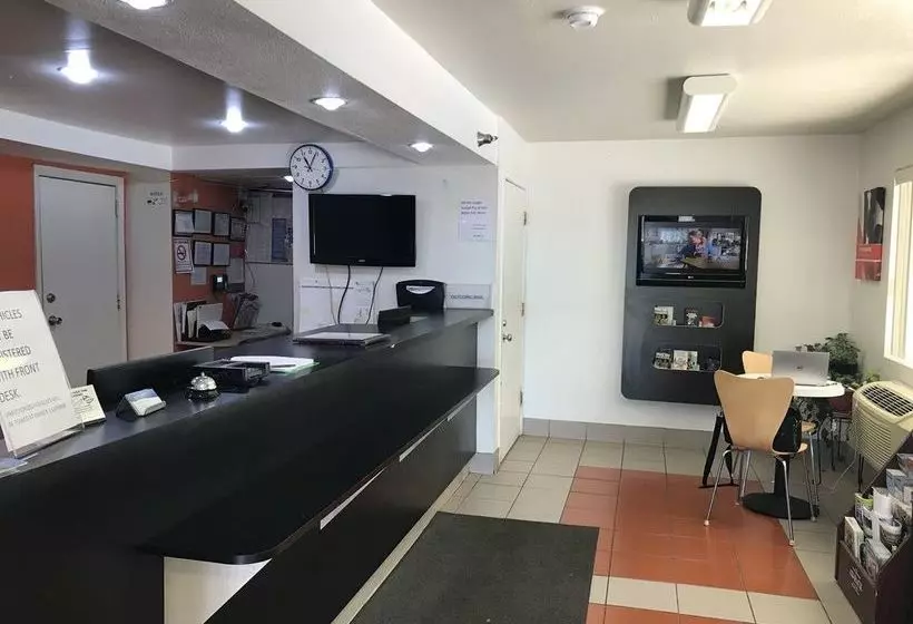 모텔 Key Inn Macedonia