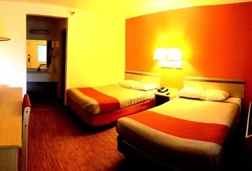 모텔 Key Inn Macedonia