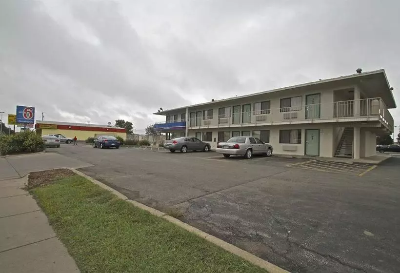 Motel 6 Manhattan Kansas