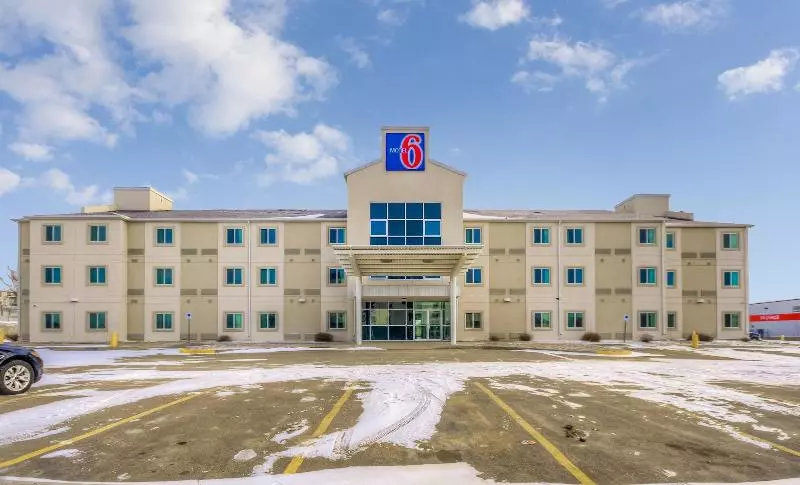 Motel 6estevan, Sk