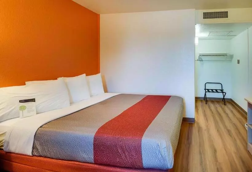 Motel 6lenexa, Ks  Kansas City Southwest