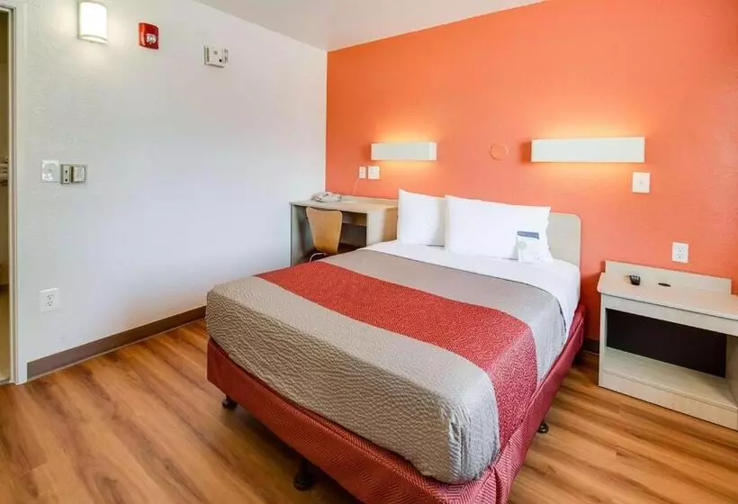 Motel 6lenexa, Ks  Kansas City Southwest