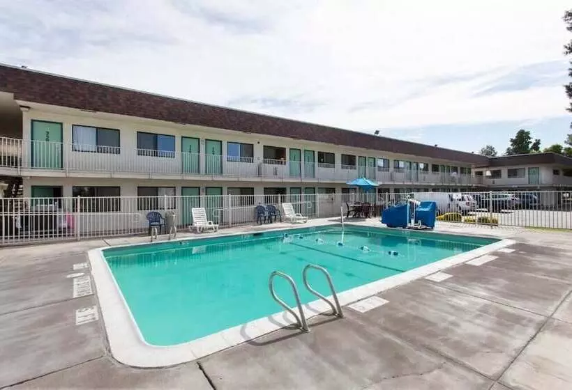 فندق على الطريق Park Inn By Radisson, Turlock