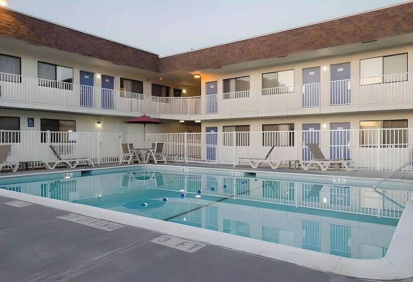 מוטל Park Inn By Radisson, Turlock