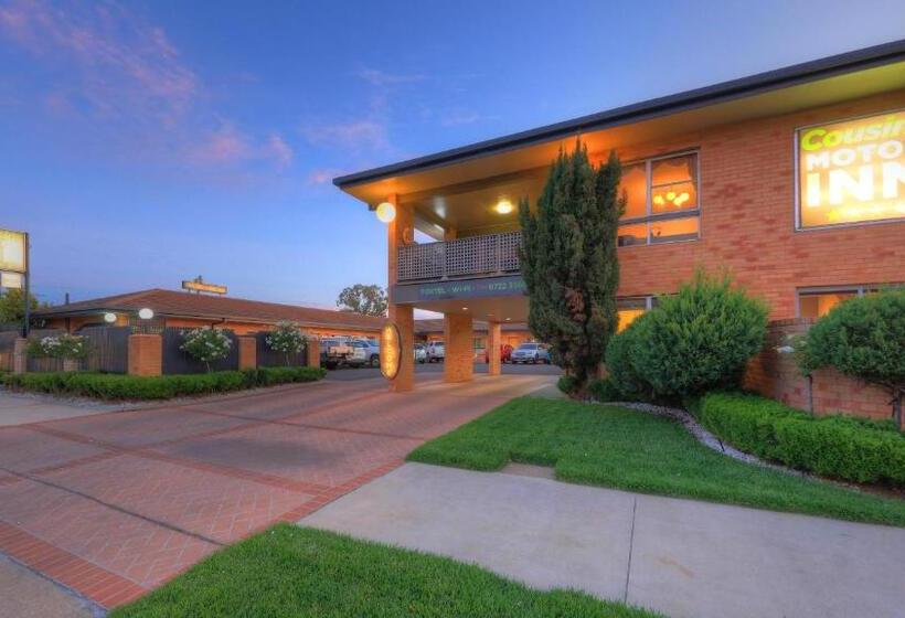 モーテル Cousins Motor Inn