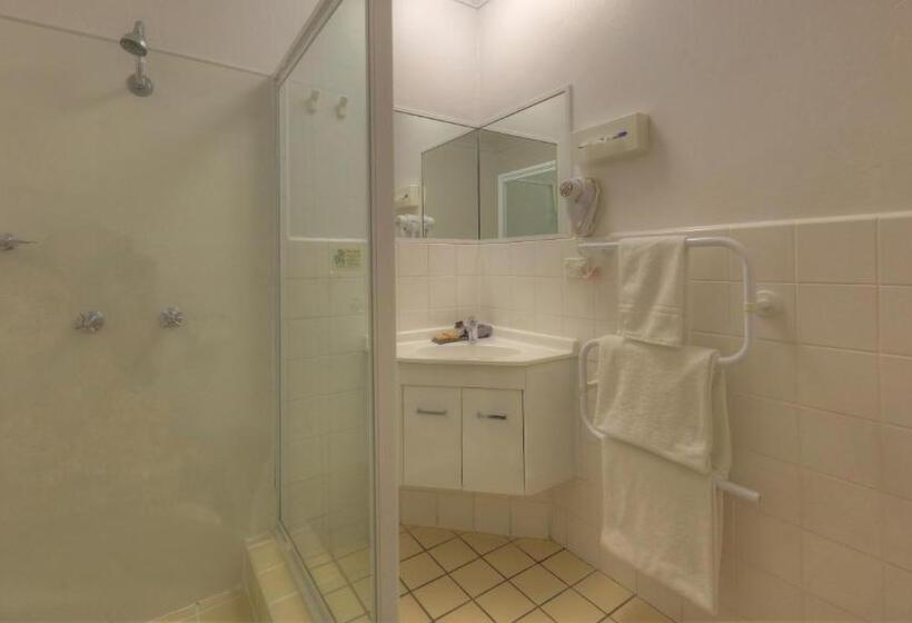 モーテル Cousins Motor Inn