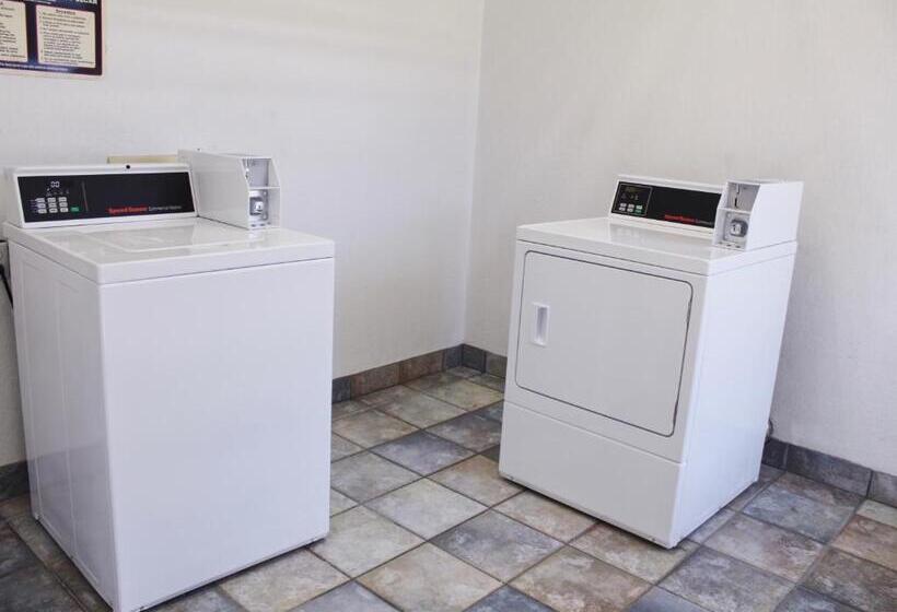 فندق على الطريق Econo Lodge Paducah West I24