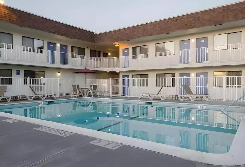 فندق على الطريق Park Inn By Radisson, Turlock