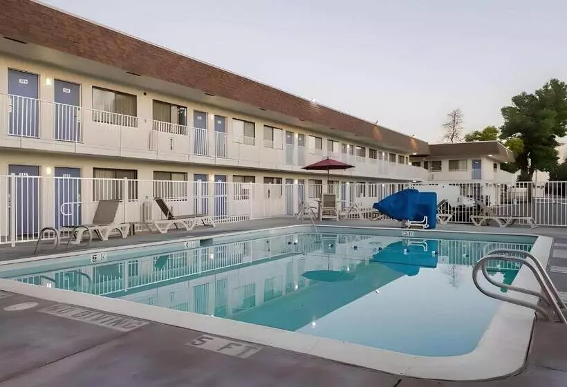 فندق على الطريق Park Inn By Radisson, Turlock