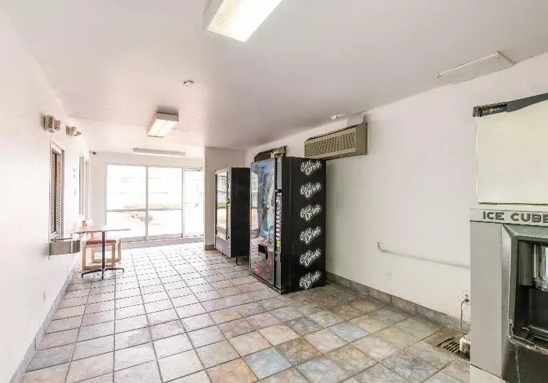 モーテル Regency Inn Tulsa