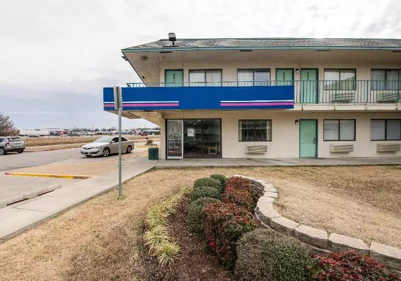 モーテル Regency Inn Tulsa