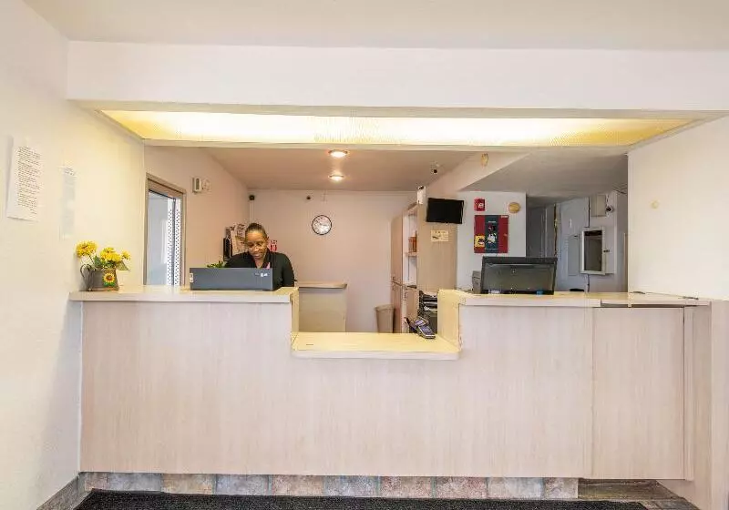 モーテル Regency Inn Tulsa
