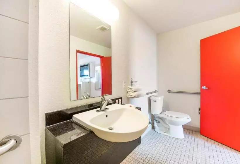 モーテル Regency Inn Tulsa