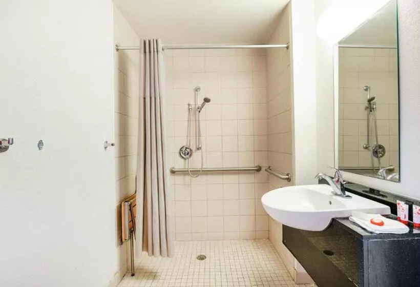 モーテル Regency Inn Tulsa