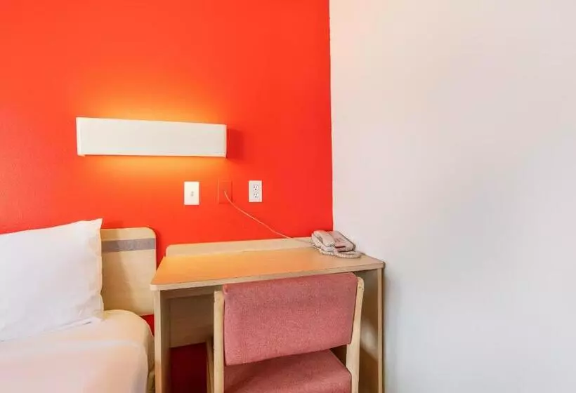 モーテル Regency Inn Tulsa