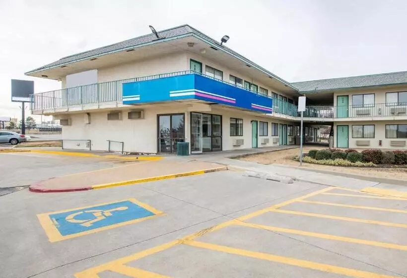 モーテル Regency Inn Tulsa
