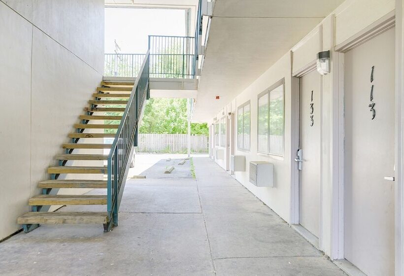 מוטל Oyo Hotel South Bend Campus