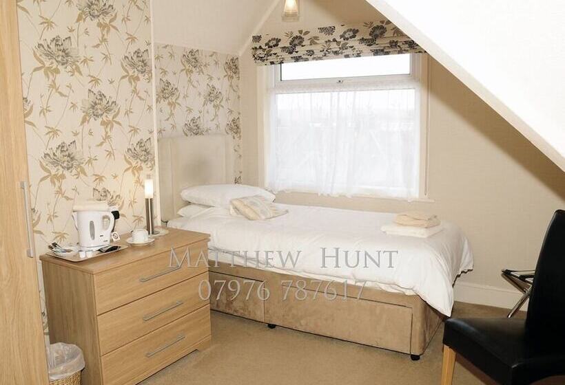 بنسيون Devonia Express